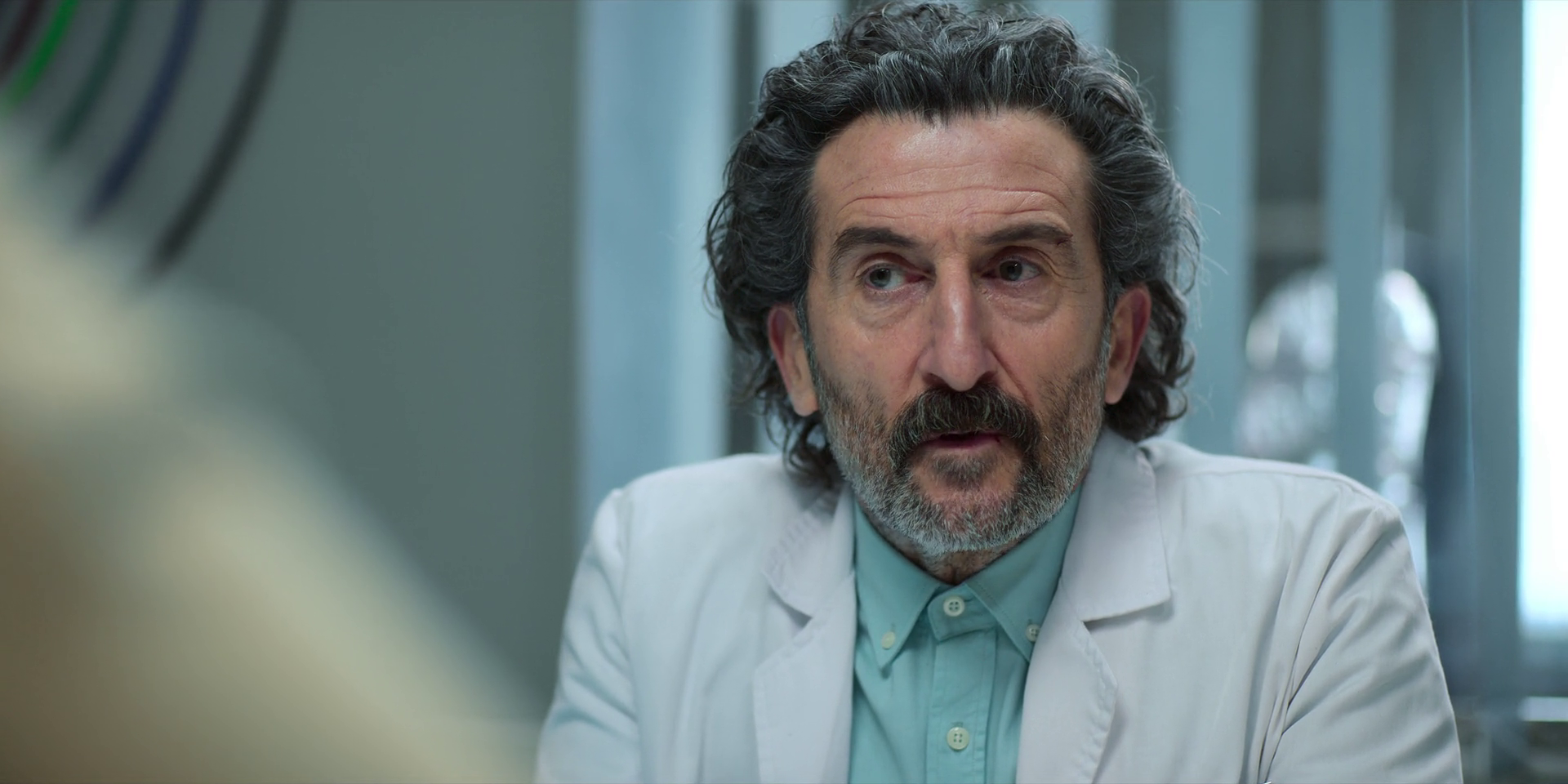 Old Dog, New Tricks (Season 1) WEB Series HDRip Dual Audio || 720p || 1080p