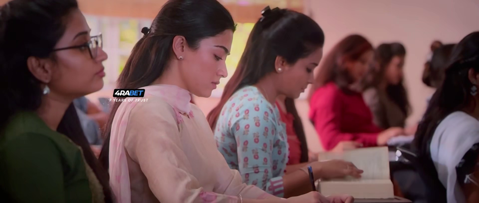 The Girlfriend 2025 Hindi Dubbed Movie Download HDTC || 300Mb || 720p || 1080p