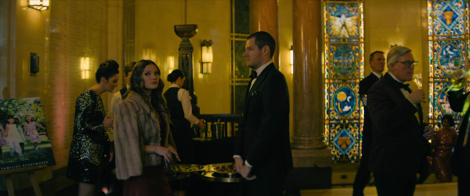 Jingle Bell Heist 2025 Dual Audio HDRip || 300Mb || 720p || 1080p