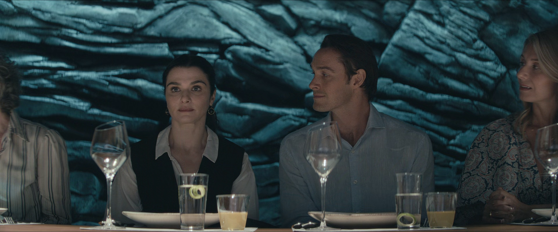 Dead Ringers (Season 1) WEB Series HDRip Dual Audio || 200Mb || 720p || 1080p