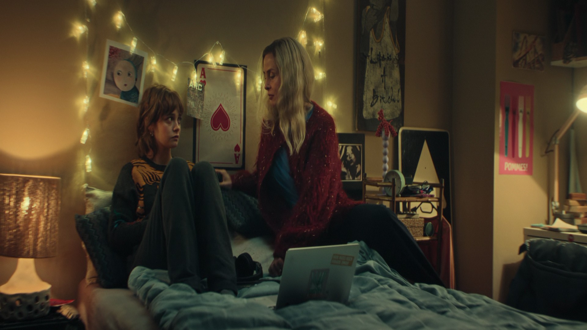 Unfamiliar (Season 1) WEB Series HDRip Dual Audio || 1080p