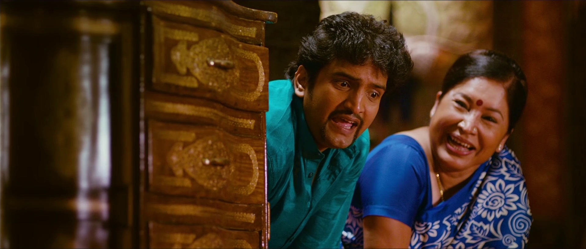 Aranmanai 2014 Hindi Dubbed Movie Download HDRip || 300Mb || 720p || 1080p