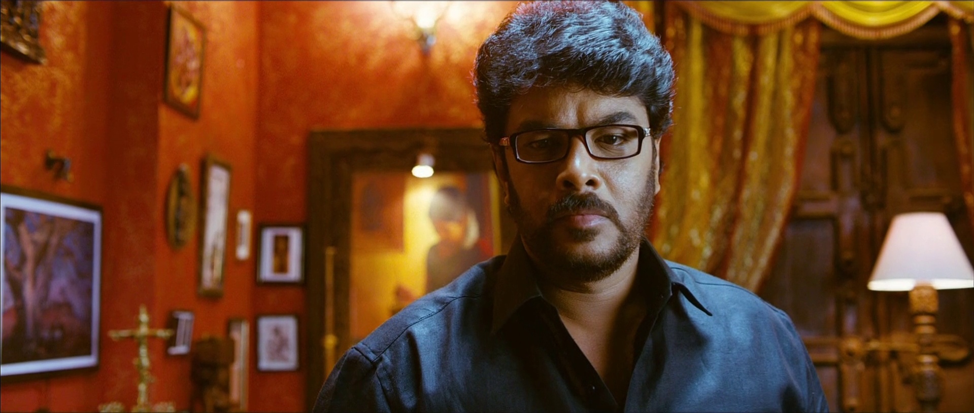 Aranmanai 2014 Hindi Dubbed Movie Download HDRip || 300Mb || 720p || 1080p