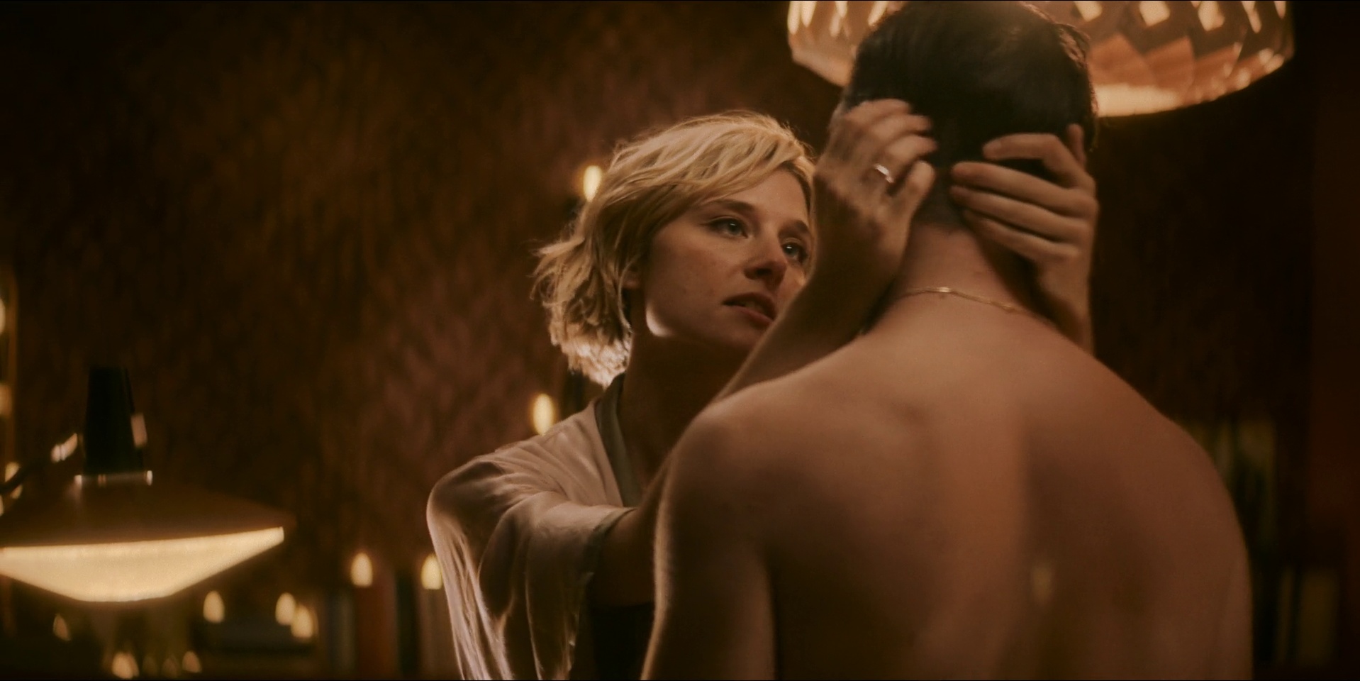 Crooks (Season 1) WEB Series HDRip Dual Audio || 100Mb || 720p || 1080p